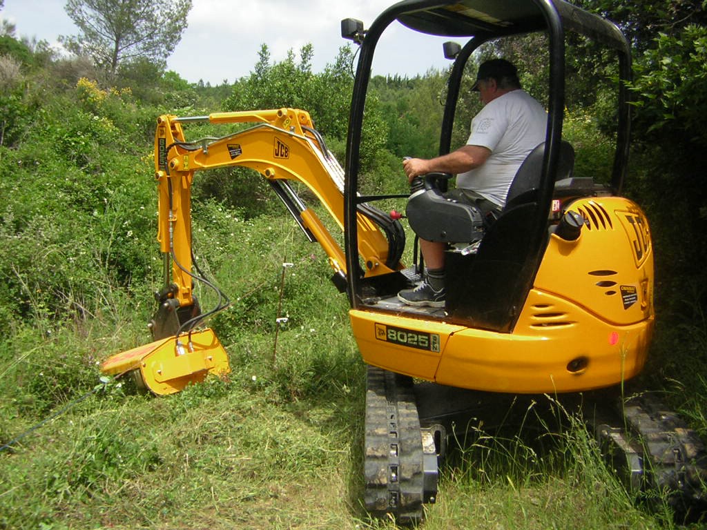 Tête de broyage hydraulique BERTI pour mini-pelle de 1.5 à 5.5T