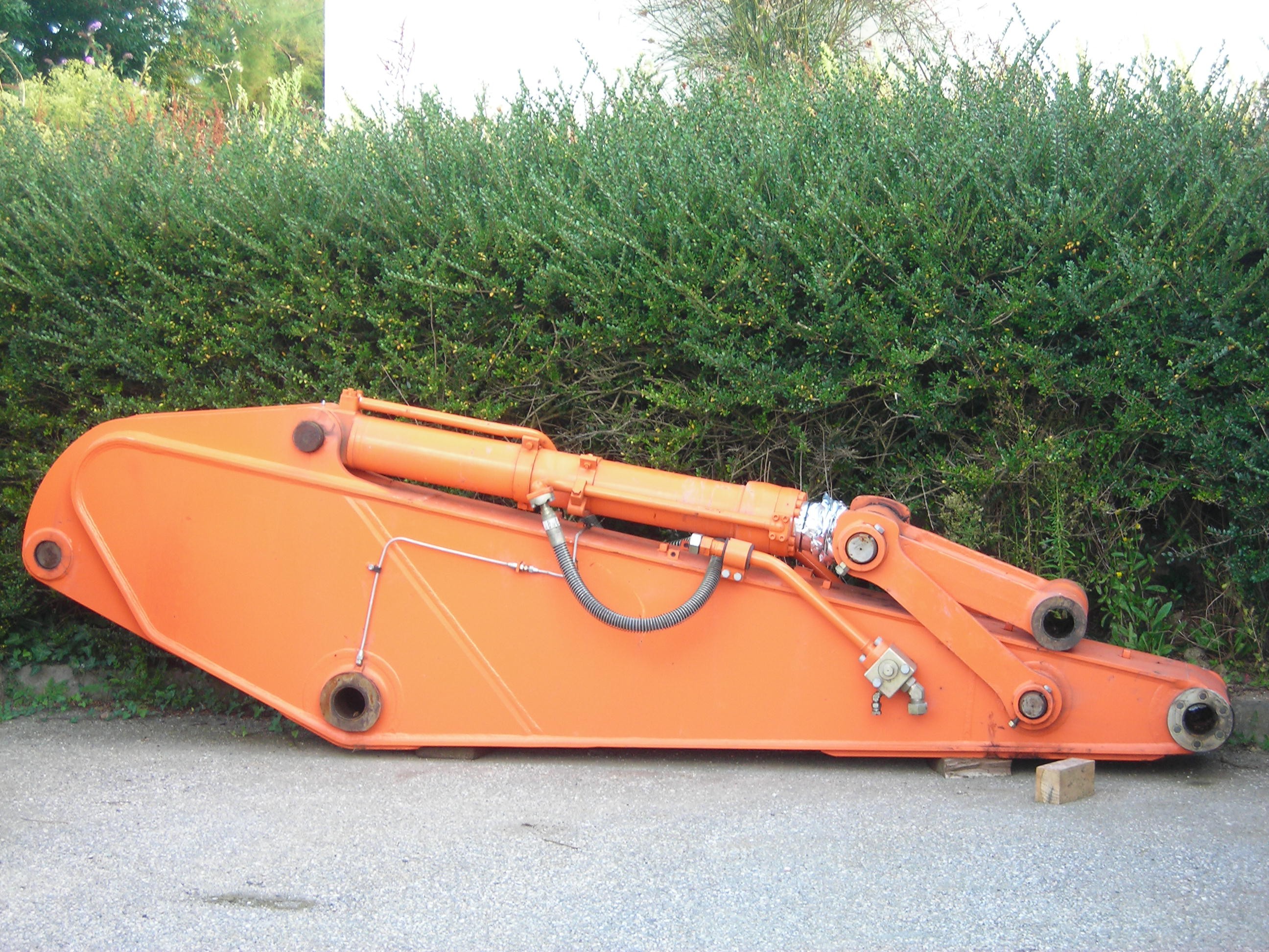 Bras télescopique-balancier-flèche pour engins tp